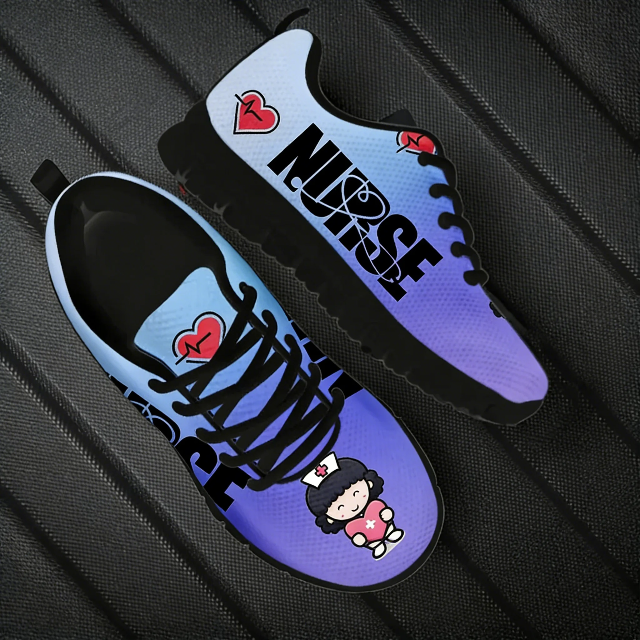 Women'S Shoes Nursing - รองเท้าผ้าใบพยาบาลแฟชั่นใหม่สำหรับผู้หญิง ลายการ์ตูนน่ารัก แบบผูกเชือก ใส่สบาย เหมาะสำหรับออกกำลังกาย รองเท้าพื้นเรียบ