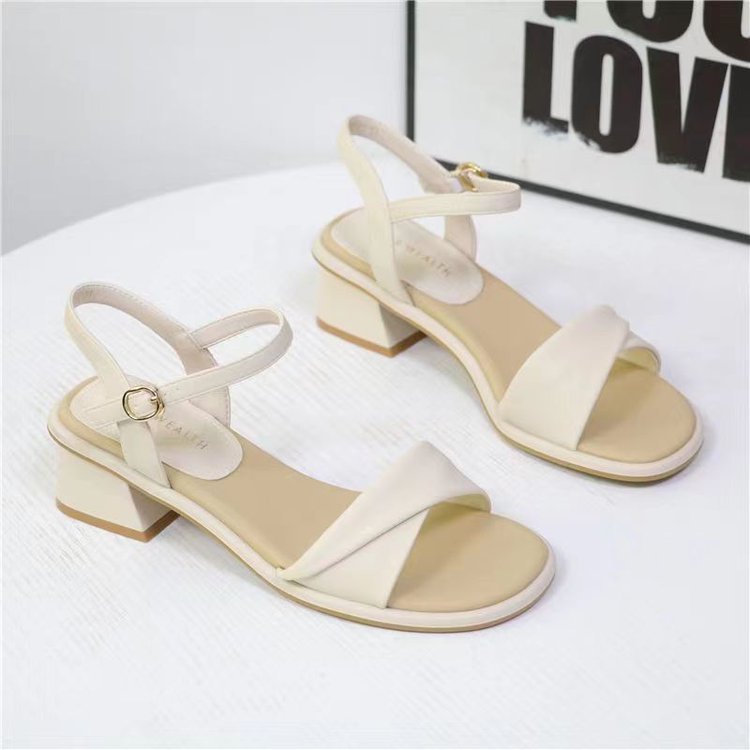 Women Shoes Model - รองเท้าส้นเตี้ยแบบสวมสำหรับผู้หญิง หัวเหลี่ยม สายรัดข้อเท้า พร้อมหัวเข็มขัด สวมใส่สบาย เหมาะสำหรับใส่ในช่วงฤดูร้อน