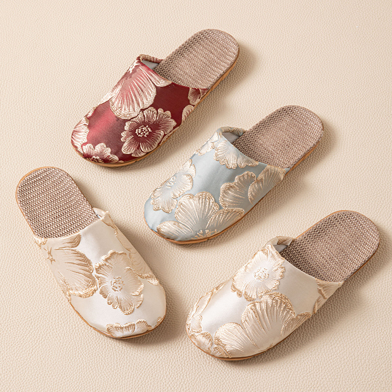 Women Shoes Mules - รองเท้าแตะผ้าไหมแบบมีสไตล์สำหรับผู้หญิง ลายดอกไม้ ผ้าลินิน รองเท้าใส่ในบ้านสำหรับฤดูร้อน รองเท้าแตะเงียบสำหรับผู้หญิง รองเท้าแตะในร่มสำหรับคู่รัก