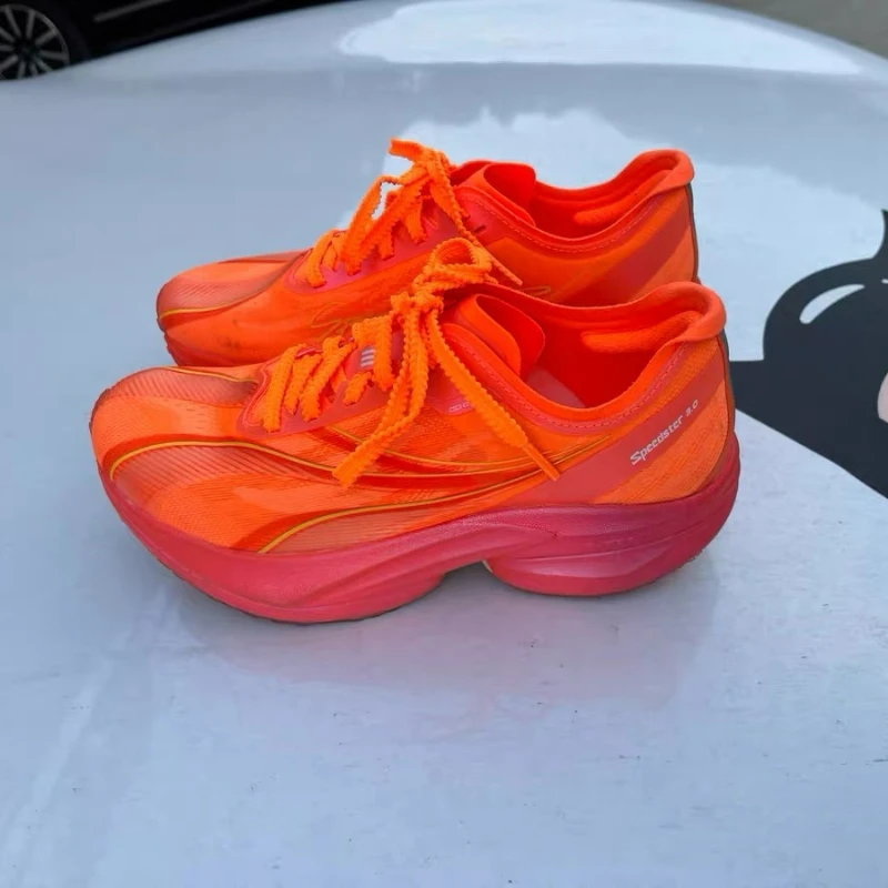 Women'S Shoes Vs Men'S - 2026 ใหม่รองเท้าวิ่งจ๊อกกิ้งผู้ชายผู้หญิงแผ่นคาร์บอนน้ำหนักเบาเป็นพิเศษรองเท้าวิ่งยูนิเซ็กส์พื้นนุ่มรองเท้ากีฬาคู่รัก