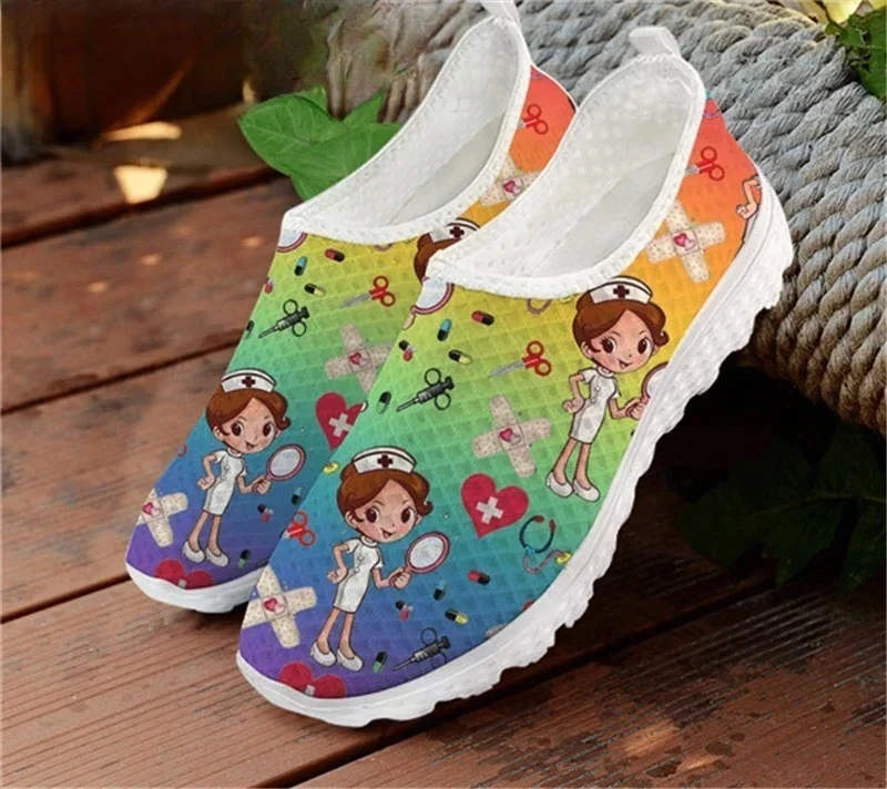 Women'S Shoes Nursing - รองเท้าผู้หญิงดีไซน์แบรนด์เนมแบบไล่เฉดสี รองเท้าส้นเตี้ยใส่สบายสำหรับฤดูร้อน รองเท้าพยาบาลลายพิมพ์ทางการแพทย์ รองเท้าแบบสวม
