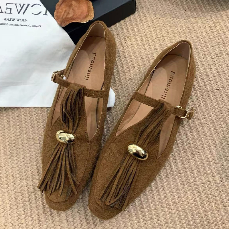 Women Shoes Types - Faux Suede T-Type Flats ผู้หญิงแฟชั่นโลหะตกแต่งพู่ Mary