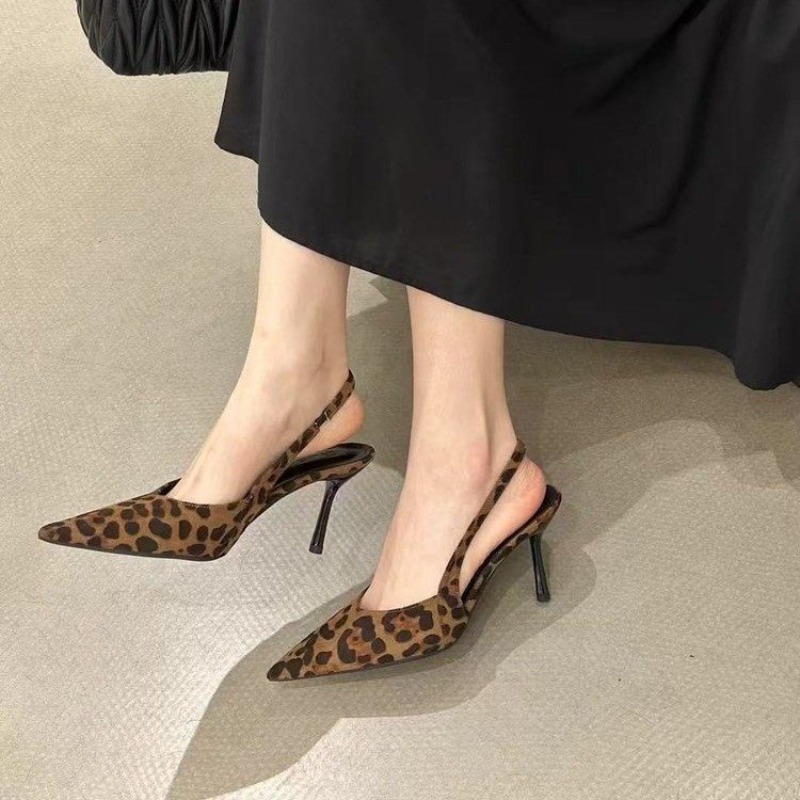 รองเท้าส้นสูงแบบเปิดส้นลายเสือ - Leopard Print Heels บทวิจารณ์และราคา